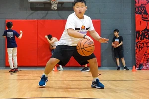 小学生篮球基本功训练运球过人